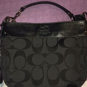 😍😍Flawless Black Coach shoulder bag!